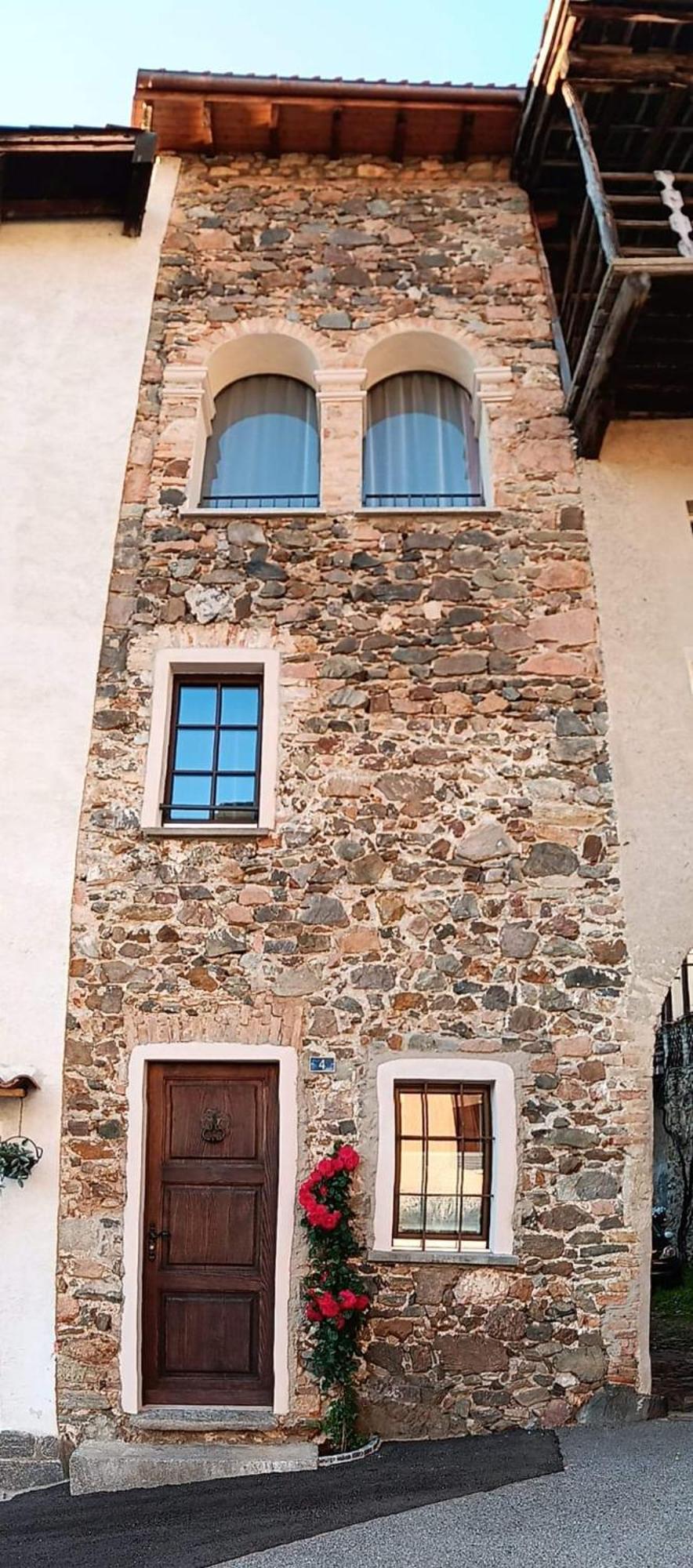 Willa Antica Torre Del Castello Casa Ceresiana Carabietta Zewnętrze zdjęcie